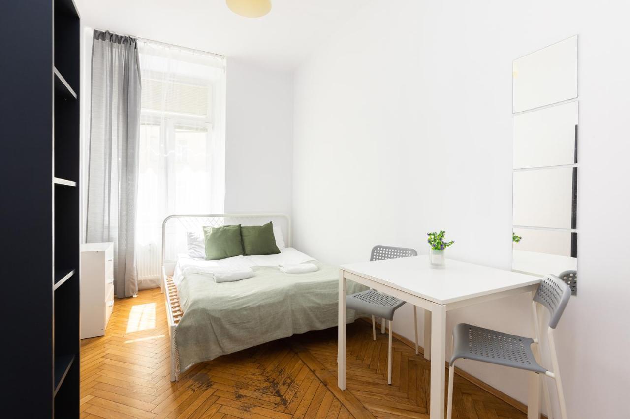 Nearto Main Square Hostel *